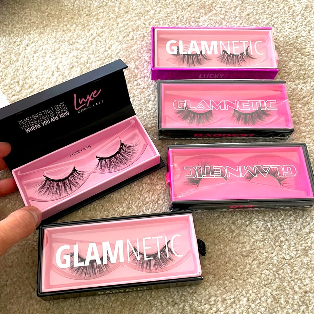 4 pairs of Glamnetic lashes
